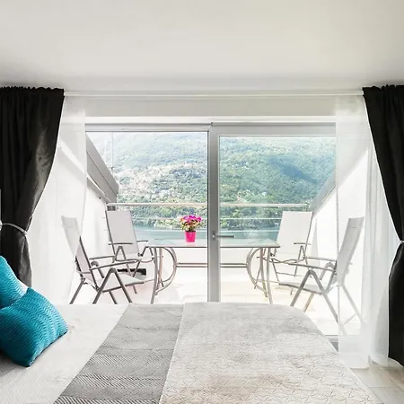 La Terrazza Sul Di Con Garage 公寓